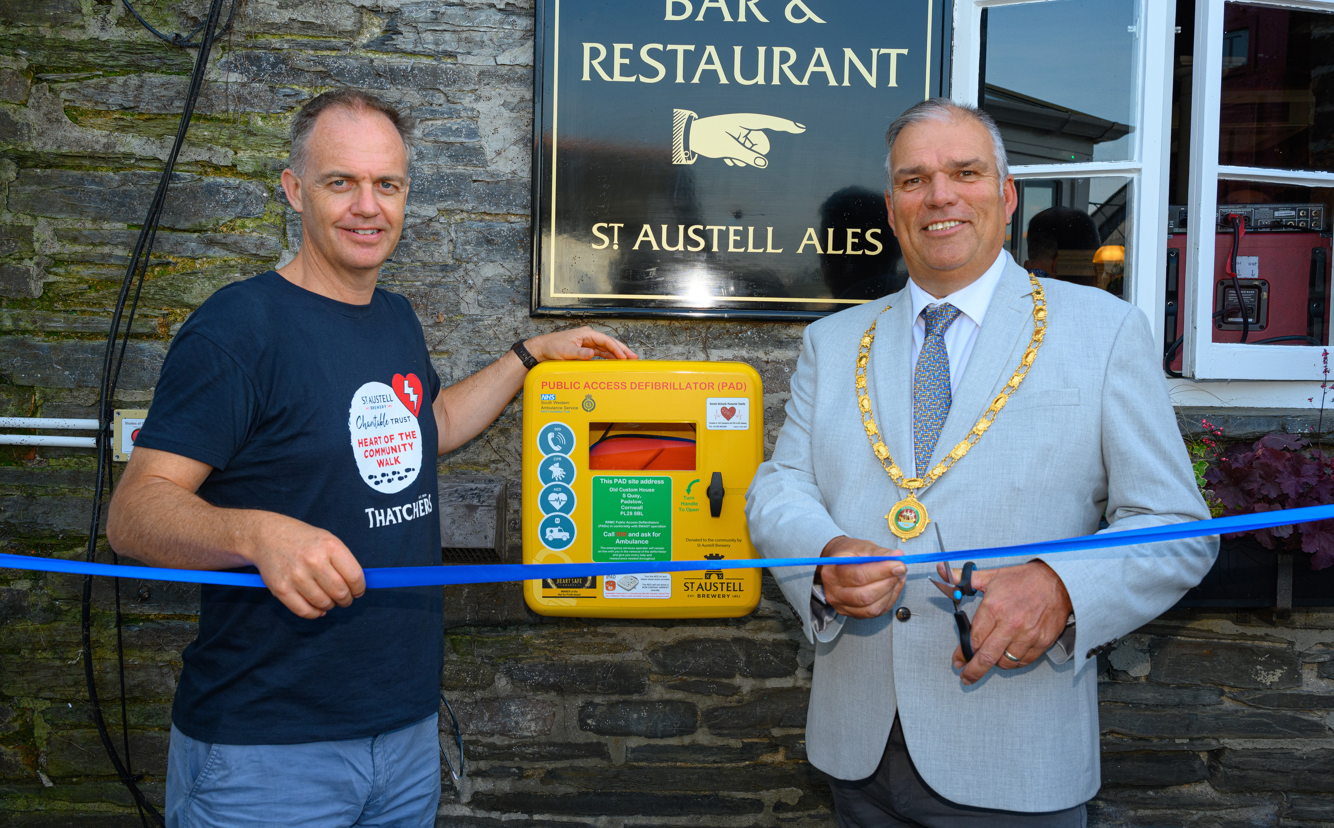 Ribbon-cutting ceremony for new defibrillator in Padstow 