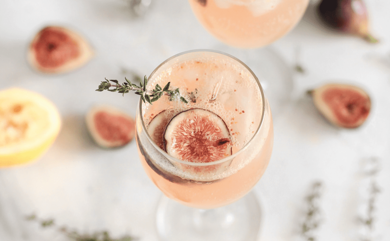 Cocktail with fig pieces 